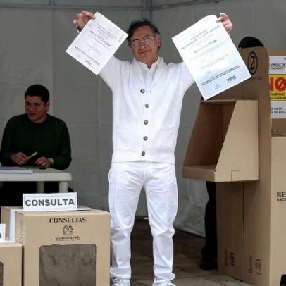 Colombianos votam em disputa legislativa e primárias presidenciais