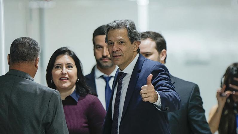 Tebet deve deixar o governo Lula até 30 de março; na imagem, aparece ao lado de Fernando Haddad, ex-ministro da Fazenda e pré-candidato do PT ao governo de São Paulo