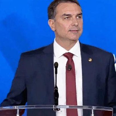 Esquerda critica Flávio Bolsonaro por comentário sobre terras-raras