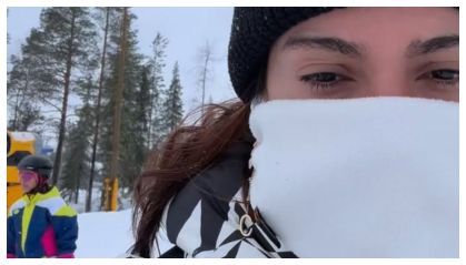 Anitta curte passeio de ski com Bela Gil