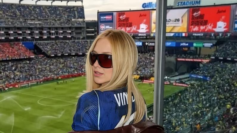 Influenciadora foi acompanhar jogo do namorado, Vini Jr., em Boston