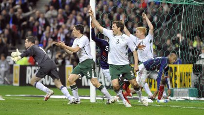 Lance polêmico durante partida entre França e Irlanda na repescagem
