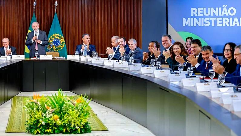 Lula anunciou a saída de ao menos 18 ministros