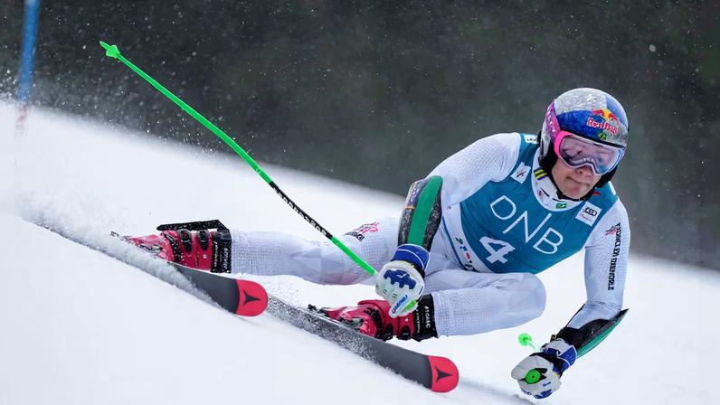 Brasileiro Lucas Pinheiro Braathen faturou o título da Copa do Mundo no slalom gigante