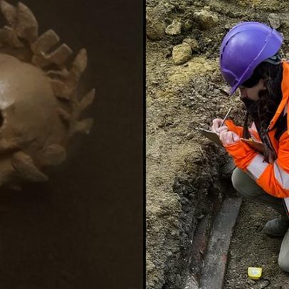 Equipe descobre túmulo com caveira esculpida e coroa de louros na Inglaterra