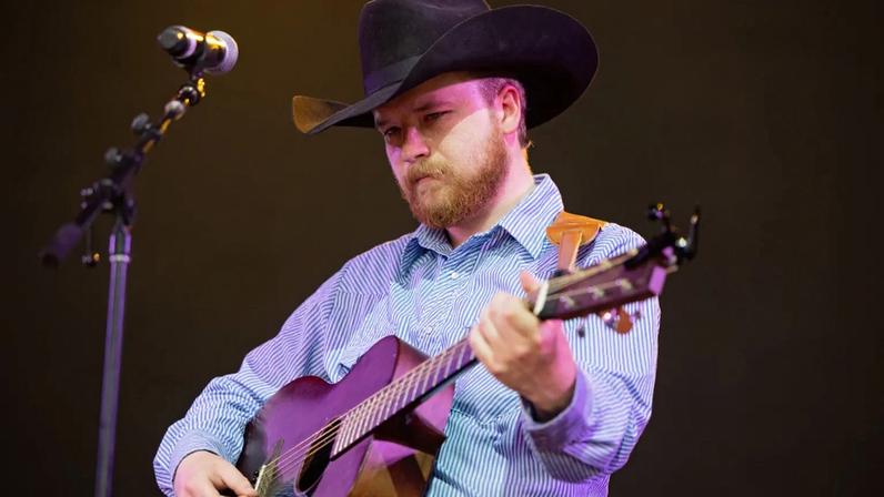 Colter Wall diz estar mentalmente indisposto e suspende turnê