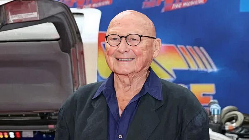 James Tolkan durante musical de "De Volta Para o Futuro", em NY (2023)