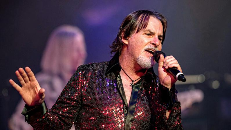 Tommy DeCarlo, vocalista do Boston, morre aos 60