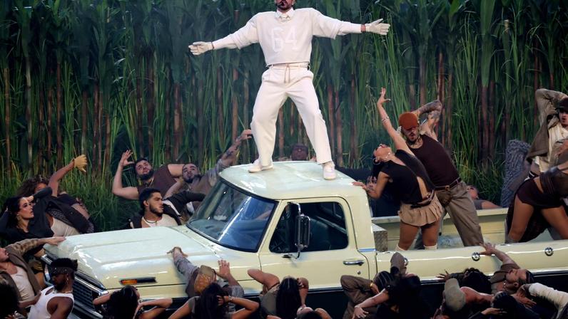 Show do intervalo do Super Bowl de Bad Bunny vira recorde global de audiência