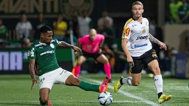 Allan e Leo Naldi disputam a bola na final do Paulistao
