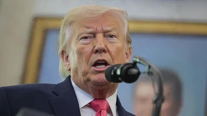 O presidente dos EUA, Donald Trump, no Salão Oval da Casa Branca, em 24 de março