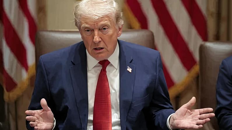 O presidente dos EUA, Donald Trump, durante uma reunião de gabinete na Casa Branca, nesta quinta-feira (26)