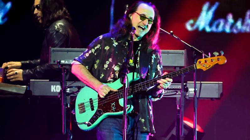 Rush faz estreia ao vivo com a nova baterista Anika Nilles