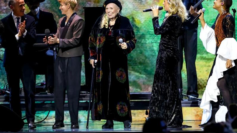 Joni Mitchell apresenta Big Yellow Taxi com McLachlan e Russell no Juno Awards
