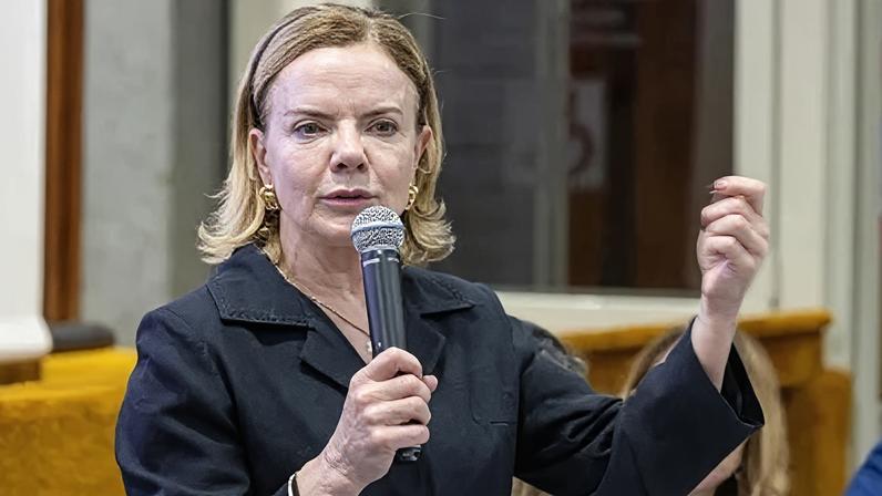 A ministra ainda defendeu que é “importante” um diálogo com Hugo Motta (Republicanos-PB), presidente da Câmara dos Deputados.
