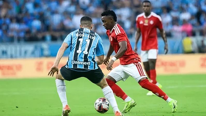 Grêmio atropelou o Inter no jogo de ida