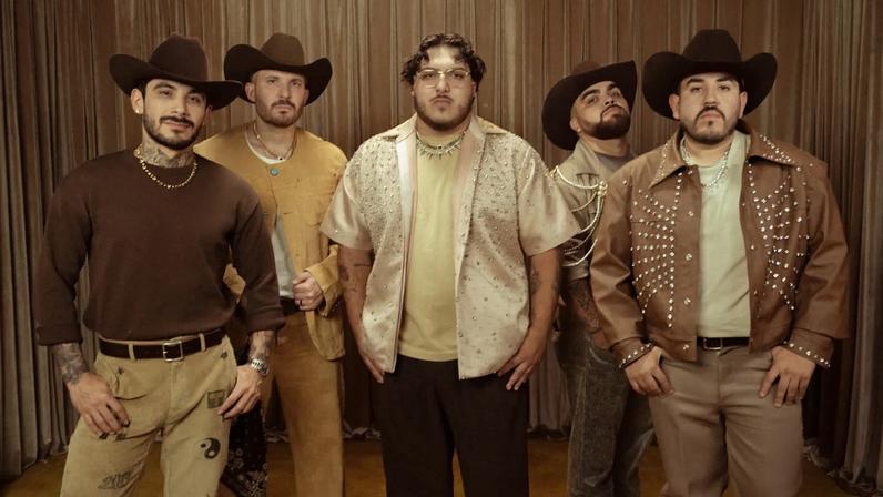 Grupo Frontera amplia turnê Triste Pero Bien Cabrón com datas nos EUA