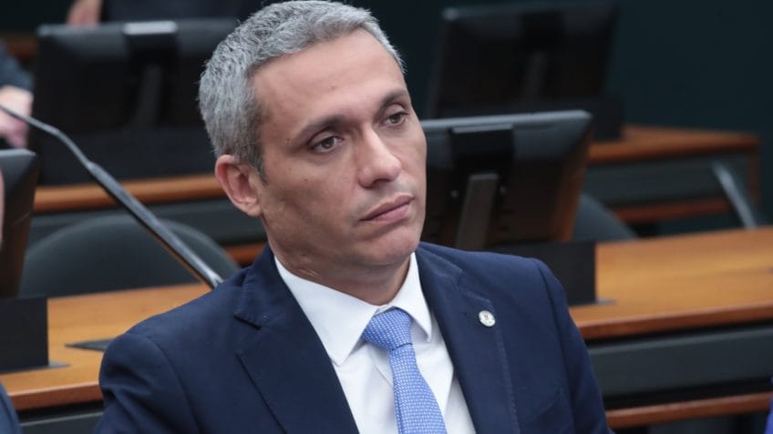 Gayer comparou a dança de Flávio Bolsonaro ao estilo do presidente dos EUA, Donald Trump