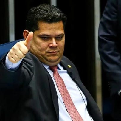 Alcolumbre reage ao saber do envio de mensagem da indicação de Messias ao STF