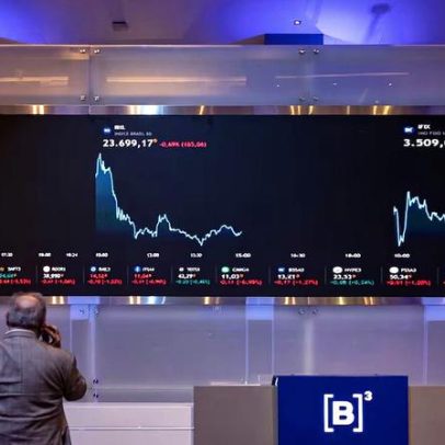 Ibovespa sobe 2% com queda do petróleo; dólar cai a R$5,26