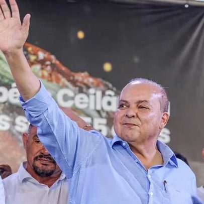 Ibaneis assina renúncia ao governo do DF para concorrer ao Senado