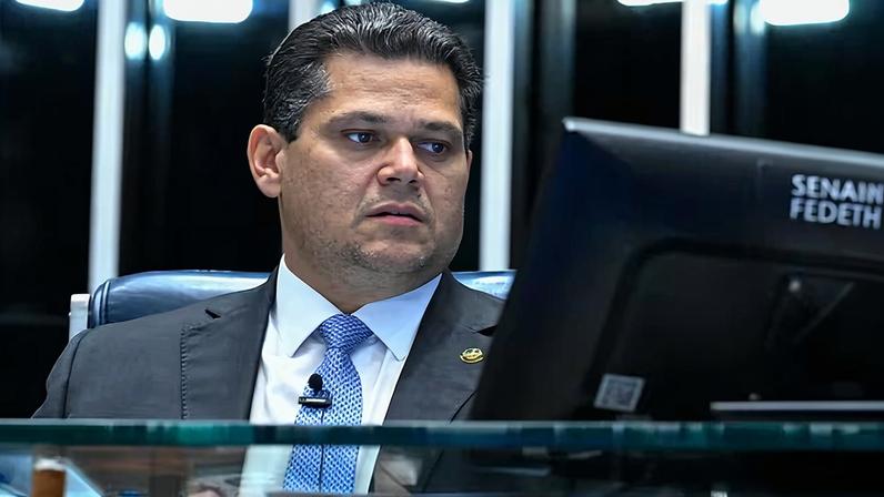Presidente do Congresso, Davi Alcolumbre evitou comentar a prorrogação de CPMI do INSS