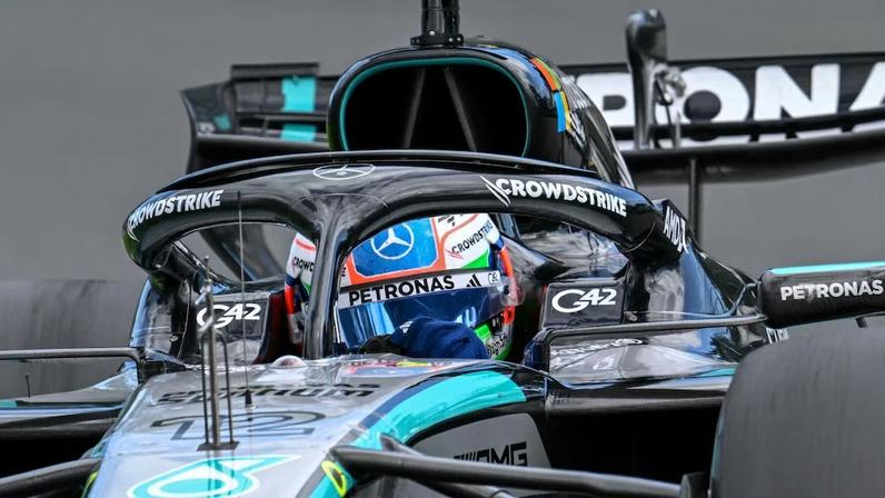 Pole position, George Russell travou dura batalha com Leclerc para se sagrar o vencedor do GP da Austrália na abertura da Fórmula 1 em 2026.