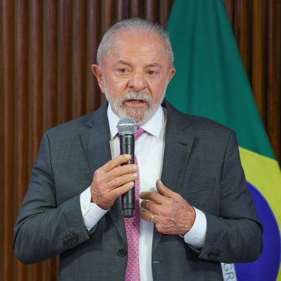 Lula afirma que governo adotará medidas para conter preço do diesel