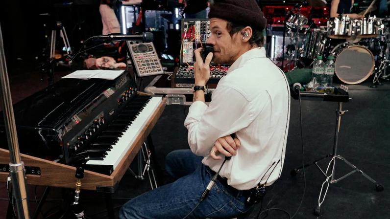 Harry Styles prepara estreia ao vivo de novo álbum em trailer de Manchester