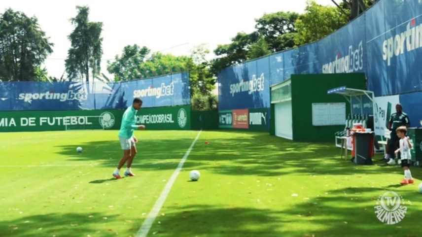 O meia Andreas Pereira revelou que sempre sonhou em levar seu filho para um treino.