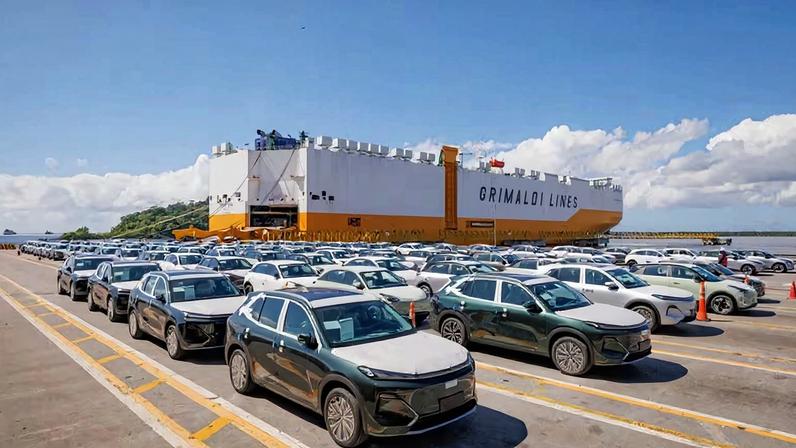 Primeiro lote do Geely EX5 EM-i híbrido chega ao Brasil