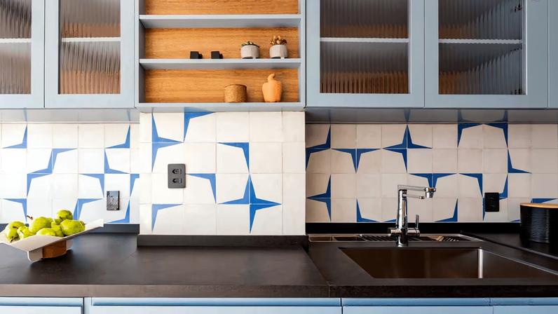 Cinco revestimentos coloridos para transformar ambientes domésticos