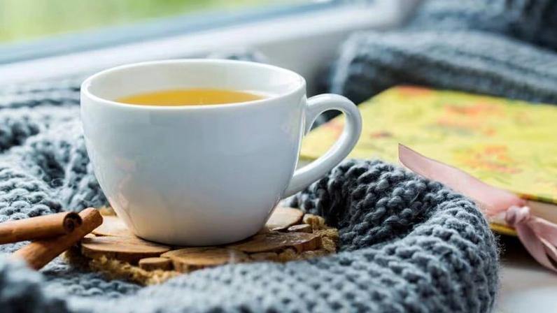 Como o chá de camomila acalma e afeta o cérebro