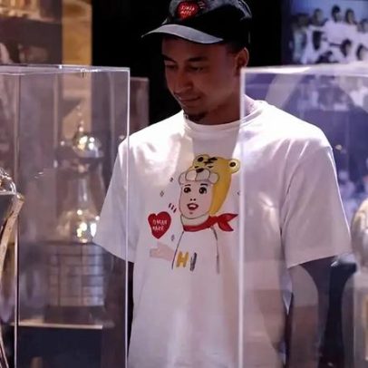 Lingard visita museu do Corinthians e elogia história do clube