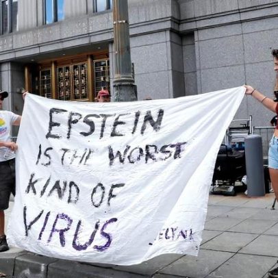 Juiz dos EUA aprova acordo preliminar de US$35M entre Epstein e acusadores