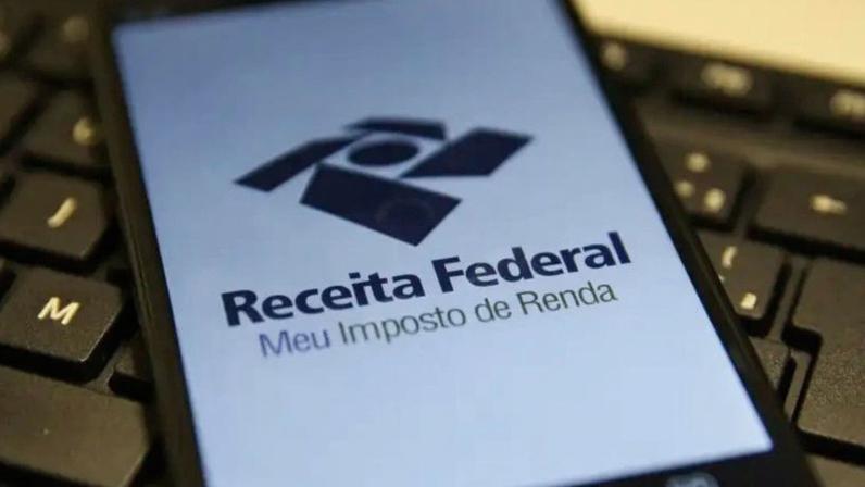 Quem não enviar a declaração no prazo pagará multa de R$ 165,74 ou 1% do imposto devido, prevalecendo o maior valor