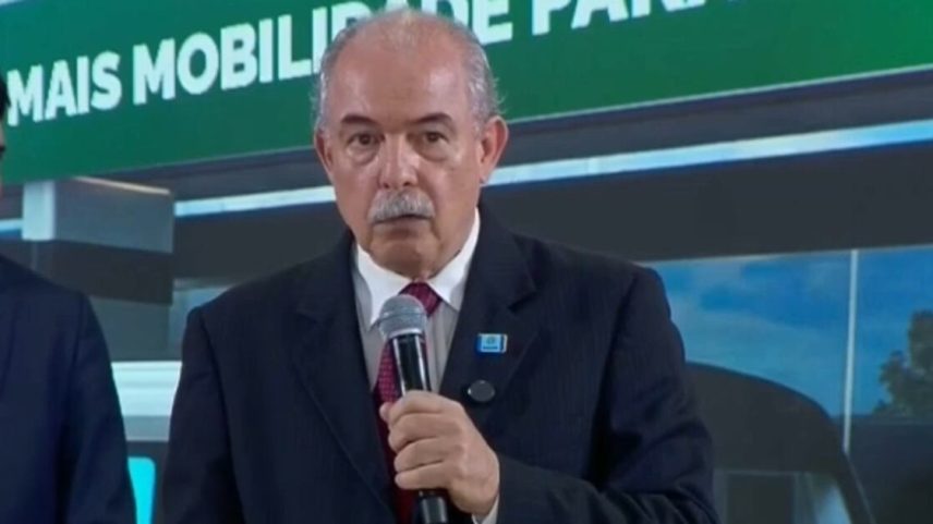 Aloizio Mercadante, presidente do BNDES, ao vivo