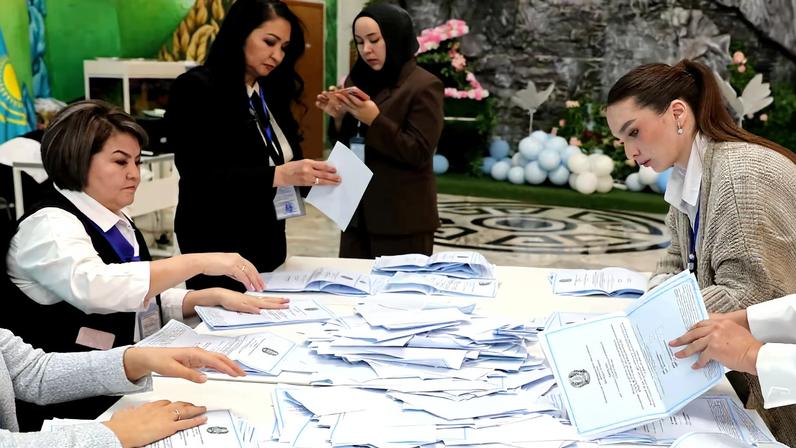 Cazaquistão aprova nova constituição em referendo, aponta pesquisa de saída