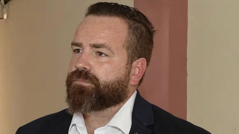 Na chegada ao tribunal, o pai de Henry afirmou que só quer justiça para conseguir viver o luto