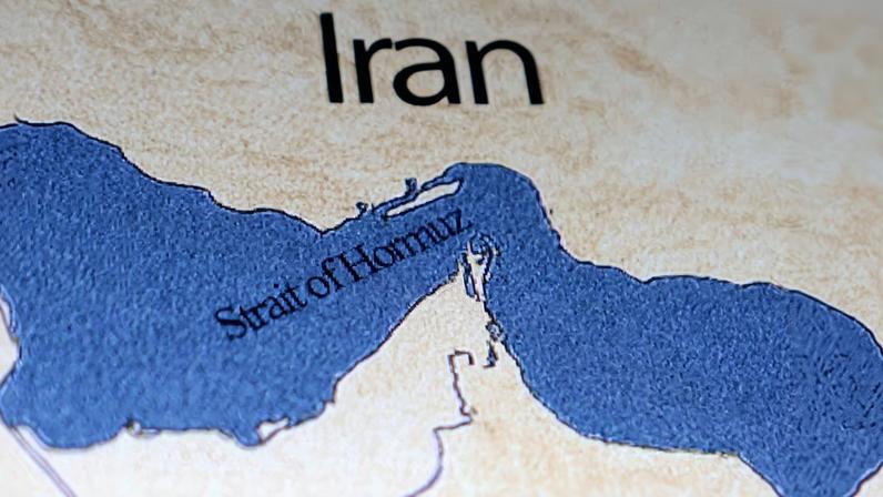 Navios devem coordenar com a Marinha do Irã para passar pelo Estreito de Hormuz