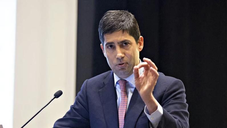 Quase um terço dos economistas entrevistados expressou dúvidas sobre Kevin Warsh, escolhido pelo presidente Donald Trump para suceder o presidente Jerome Powell (Foto: Bloomberg)