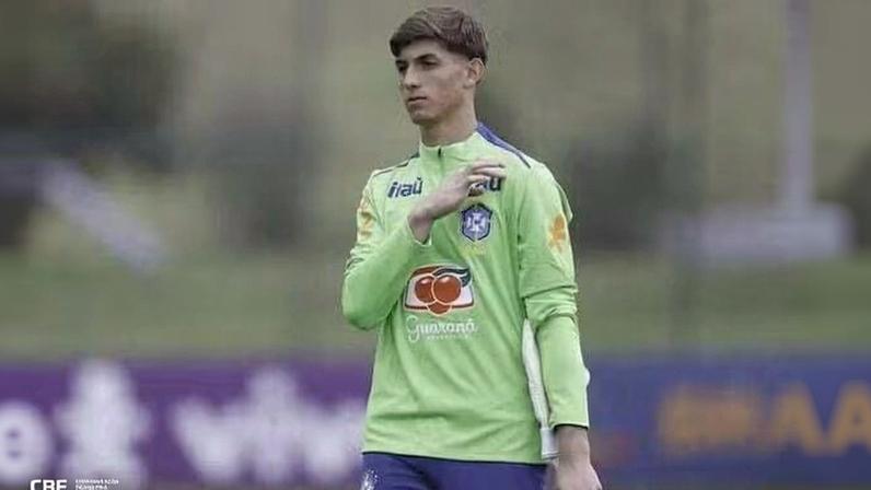 Goleiro sub-20 do Flamengo treina com a seleção brasileira