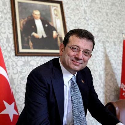 Manifestantes turcos apoiam rival preso de Erdogan um ano após prisão