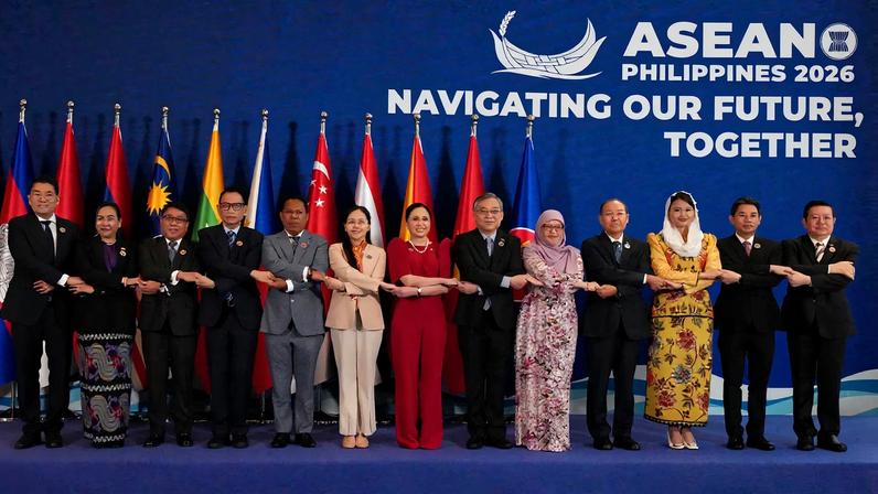 ASEAN economic ministers hold retreat, in Manila