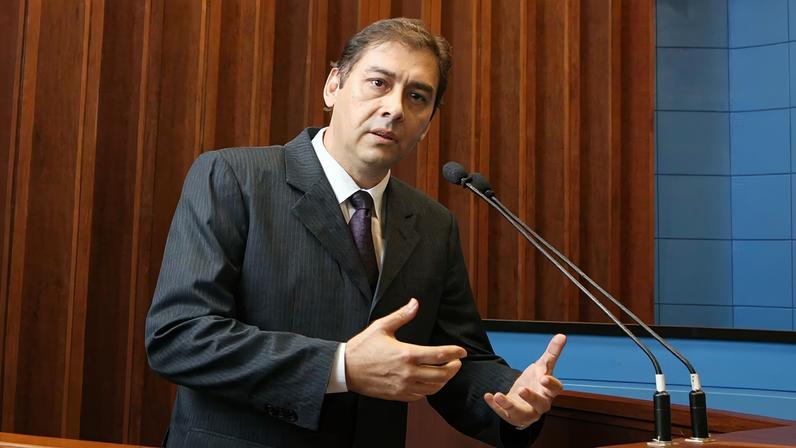 Ex-prefeito mata homem em disputa por imóvel