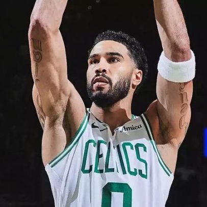 Tatum volta de lesão e ganha prêmio da NBA