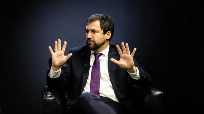 O secretário de Políticas Digitais do governo Lula, João Brant, em entrevista ao Poder360 no estúdio em Brasília