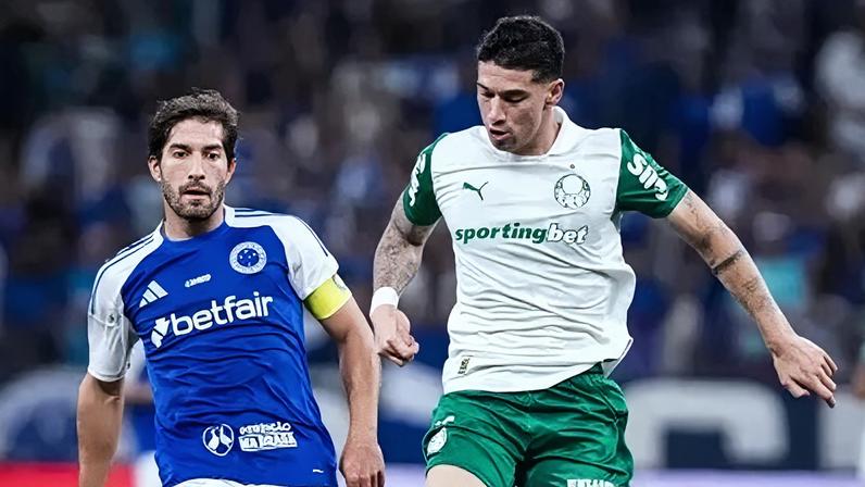 Jogadores de Palmeiras e Cruzeiro em duelo pelo Brasileirão