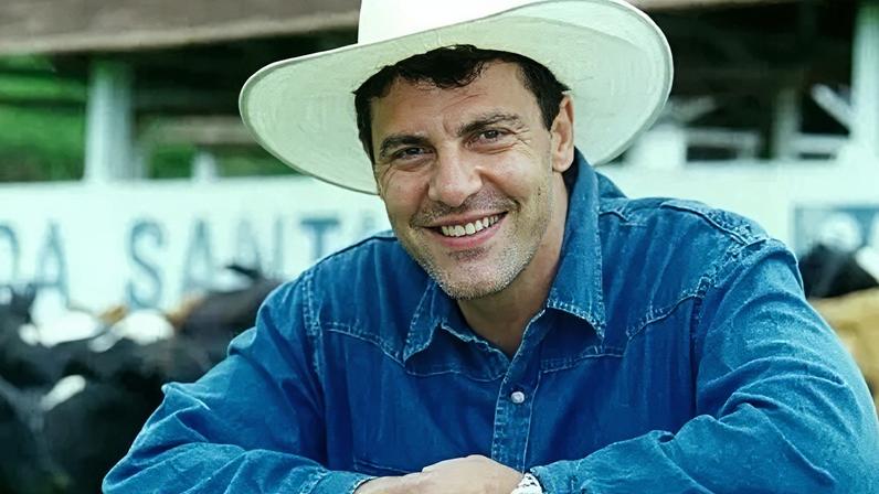 O ator Gerson Brenner como Jorginho na novela "Corpo Dourado"