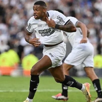 Botafogo anuncia retorno do atacante Júnior Santos